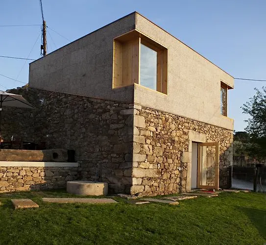 Casas De Vale De Lobo * Mirandela